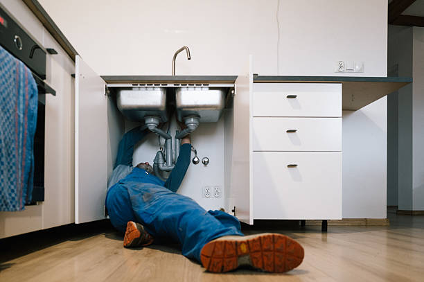 Professional Emergency Plumber technician working in Kirklin, IN
